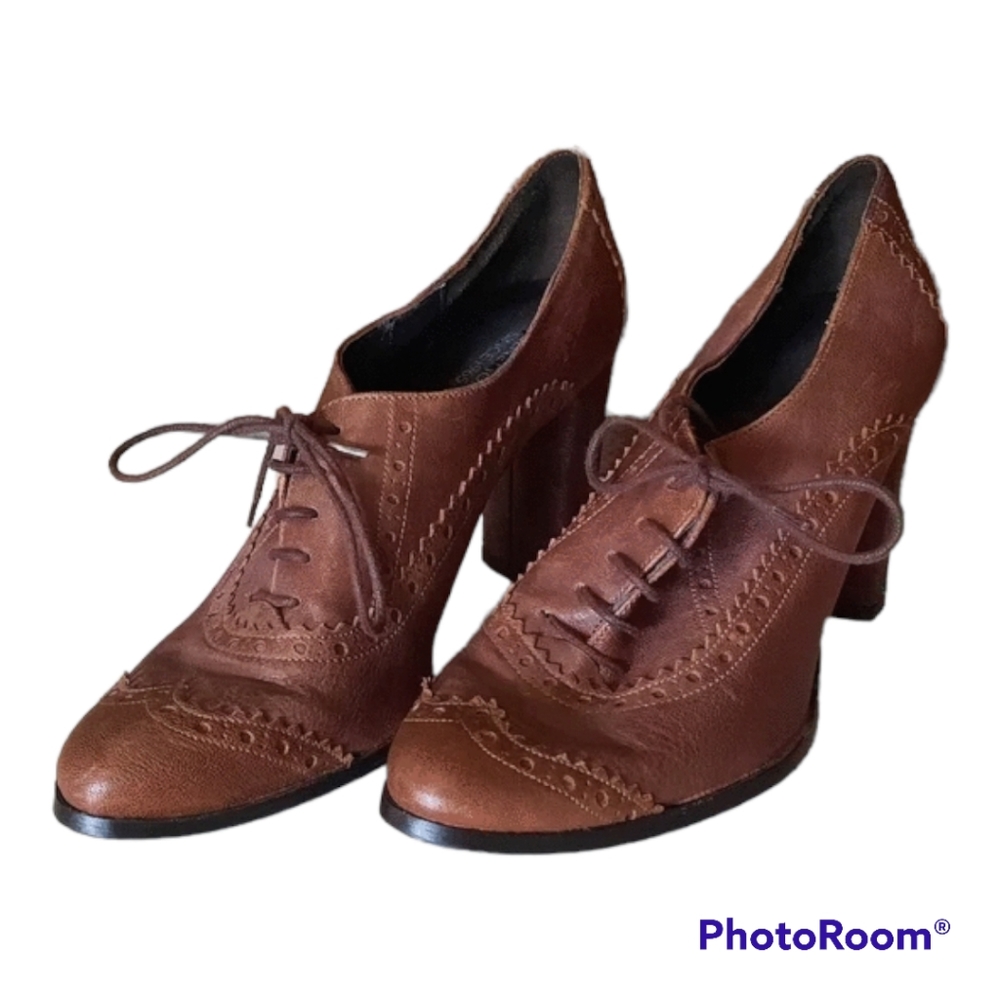 Benetton 7.5 Leather Oxford Lace Up Heels